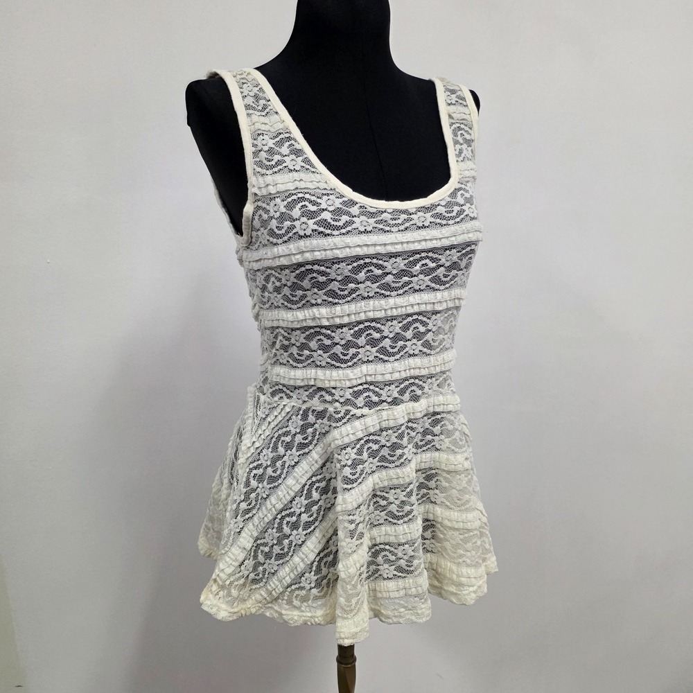 Lovely 153 Womens Lacey Fairy Peplum Top Size M Ivory‎ Sleeveless Scoop Neck